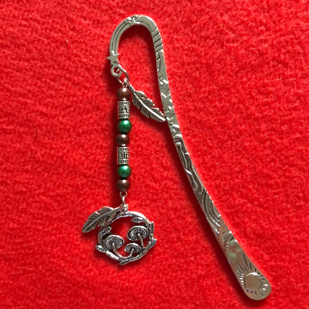 NWT, Silver Bookmark with Mushroom 🍄 & Silver Feather Charms.